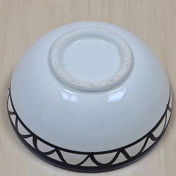 Little Bethlehem Trinket Dish 3.5" diameter, 1.5" tall Sauces, Change, Snacks - Picture 3 of 5